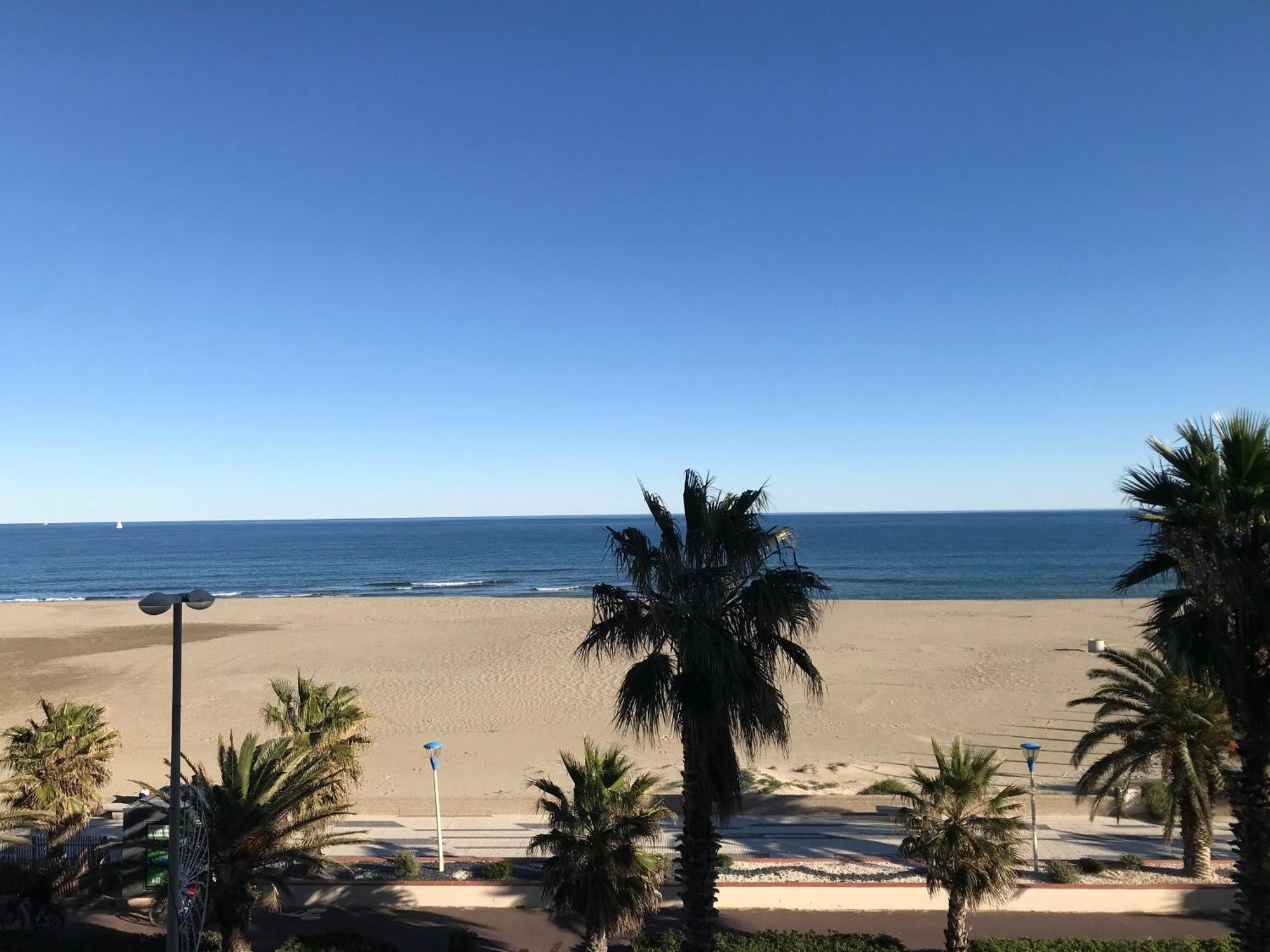 Face A La - 6 A 8 Personnes - En Roussillon Apartment